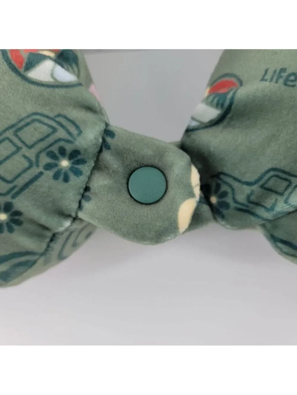 Life Is Good Memory Foam Travel Neck Pillow Green Smiley Snap Washable Cover
